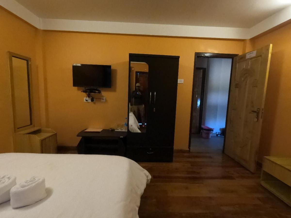 Aurora Guest House Shillong Bagian luar foto